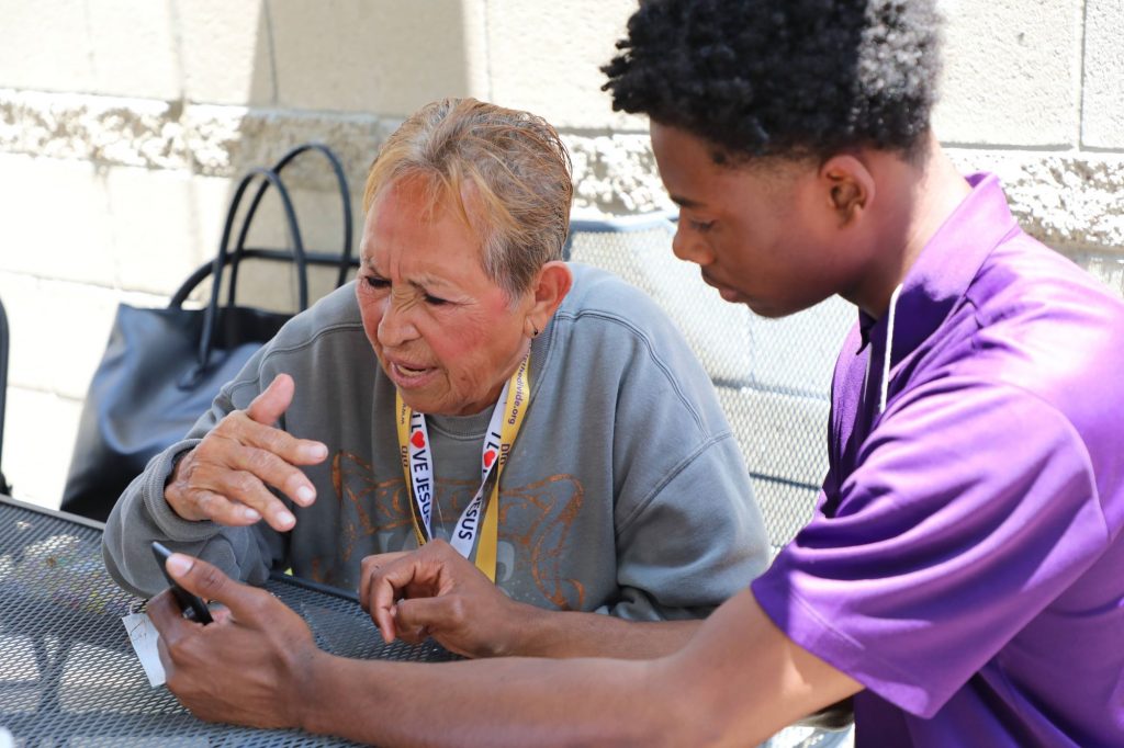 Senior Tech Pop Up DTD Helping Elder