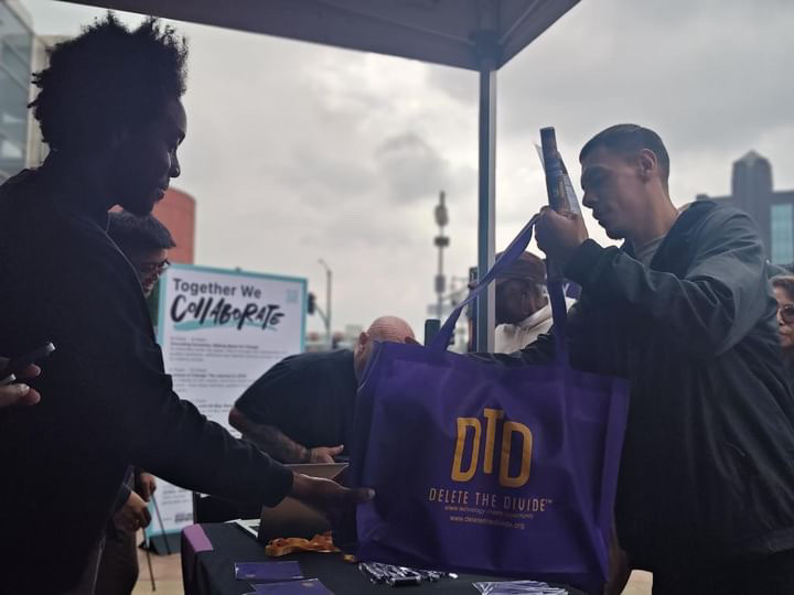 DTD member handing bag